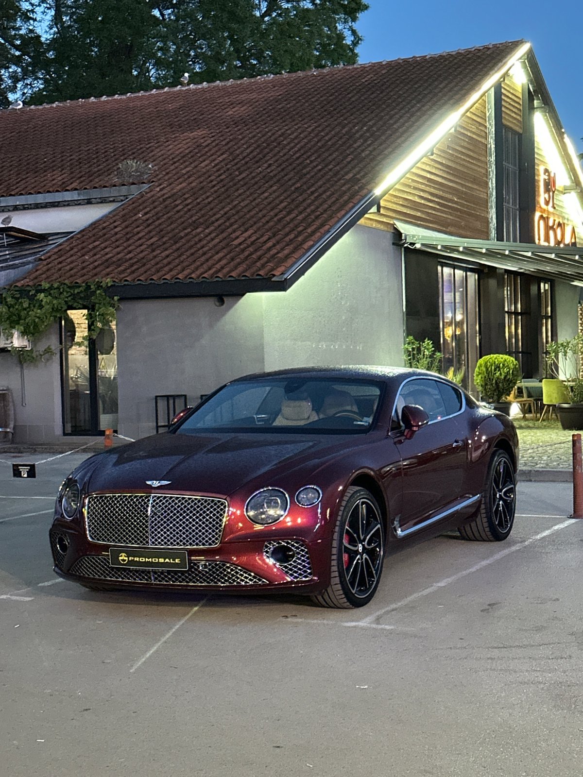 Burgundy Bentley spotted at multiple Varna locations within minutes