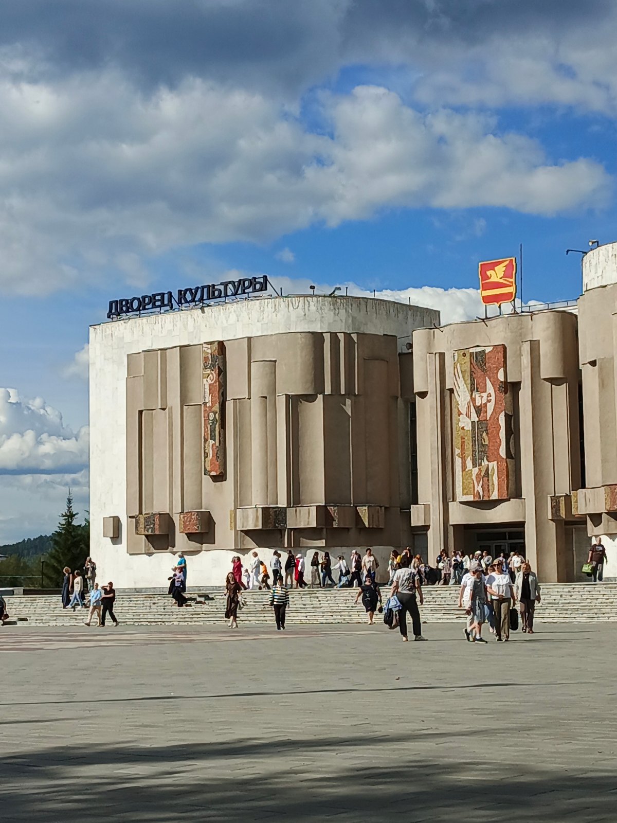 Sunny afternoon at Zlatoust's Palace of Culture square