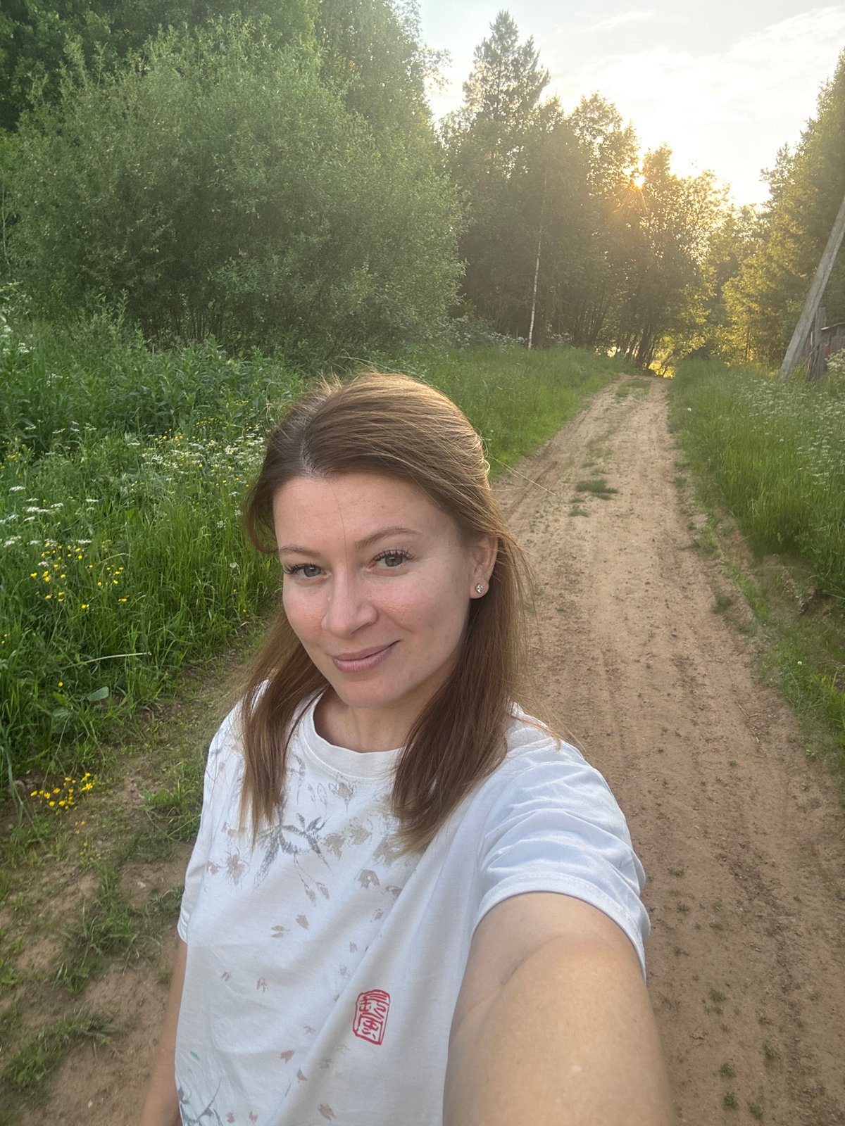 Rural afternoon in Вассята: wildflowers, village scenes, golden hour