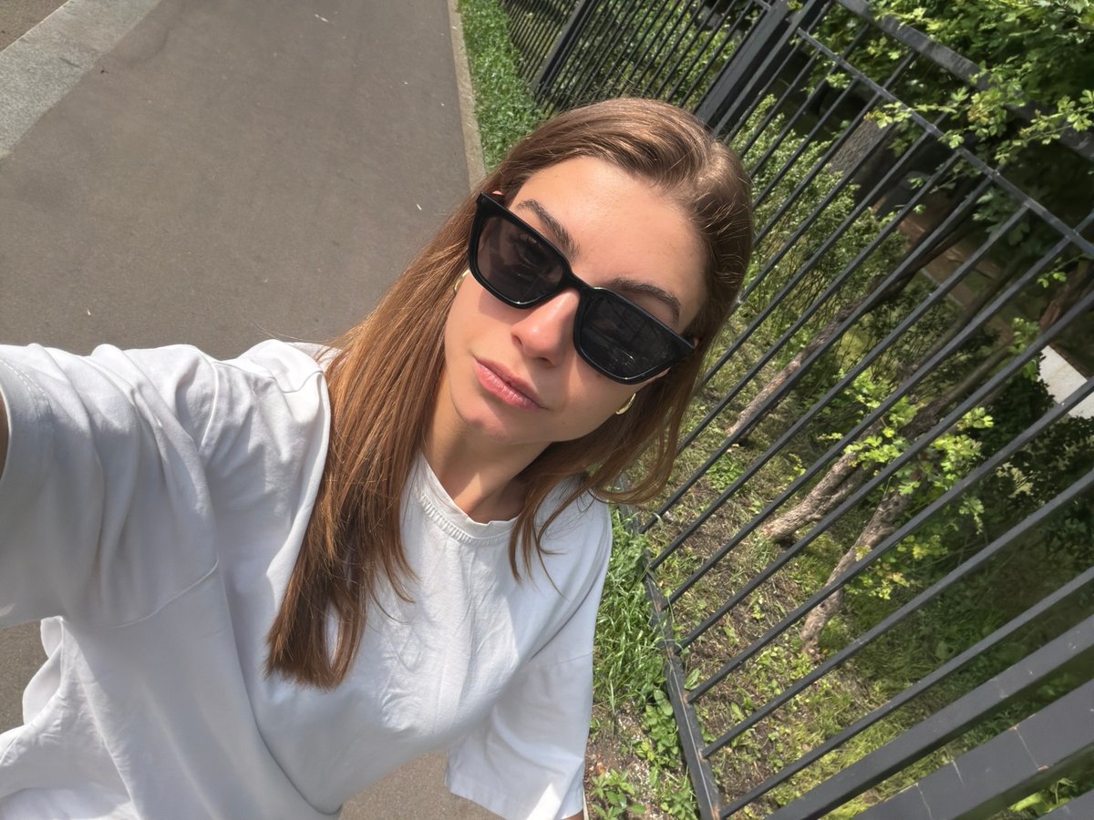 Personal moments captured across Moscow: outdoor portrait, salon pedicure