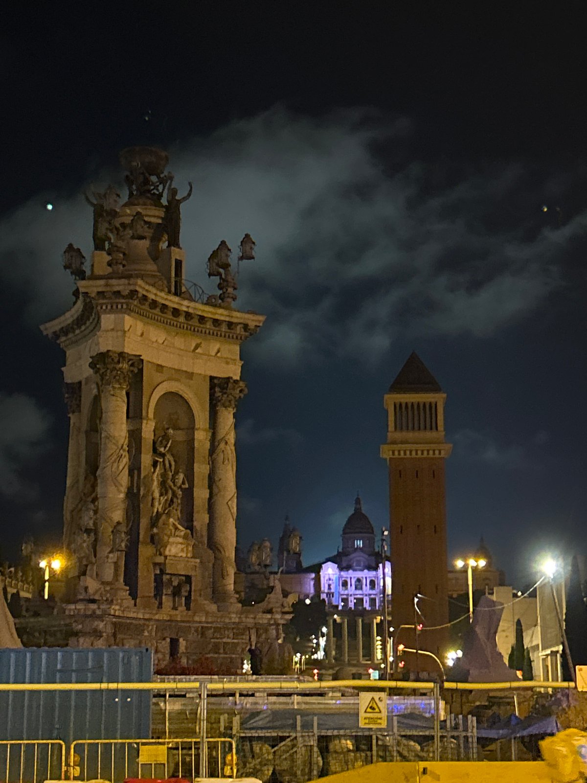 Nighttime scenes documented at Barcelona's Plaça d'Espanya