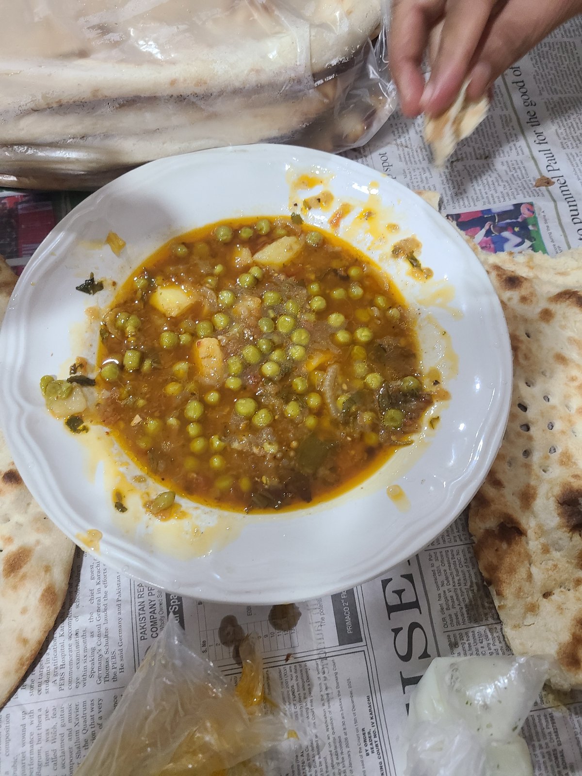 Daily life scenes captured in Quetta: street food, traffic