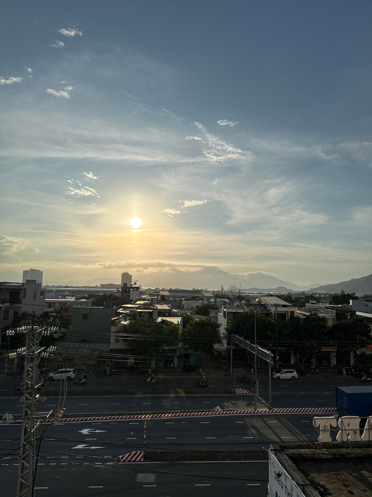 Sunset views across Đà Nẵng cityscape with mountain backdrop