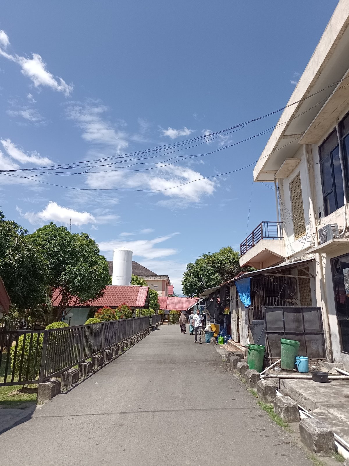 Exploring a well-kept institutional compound in Mesjid Reuntoh