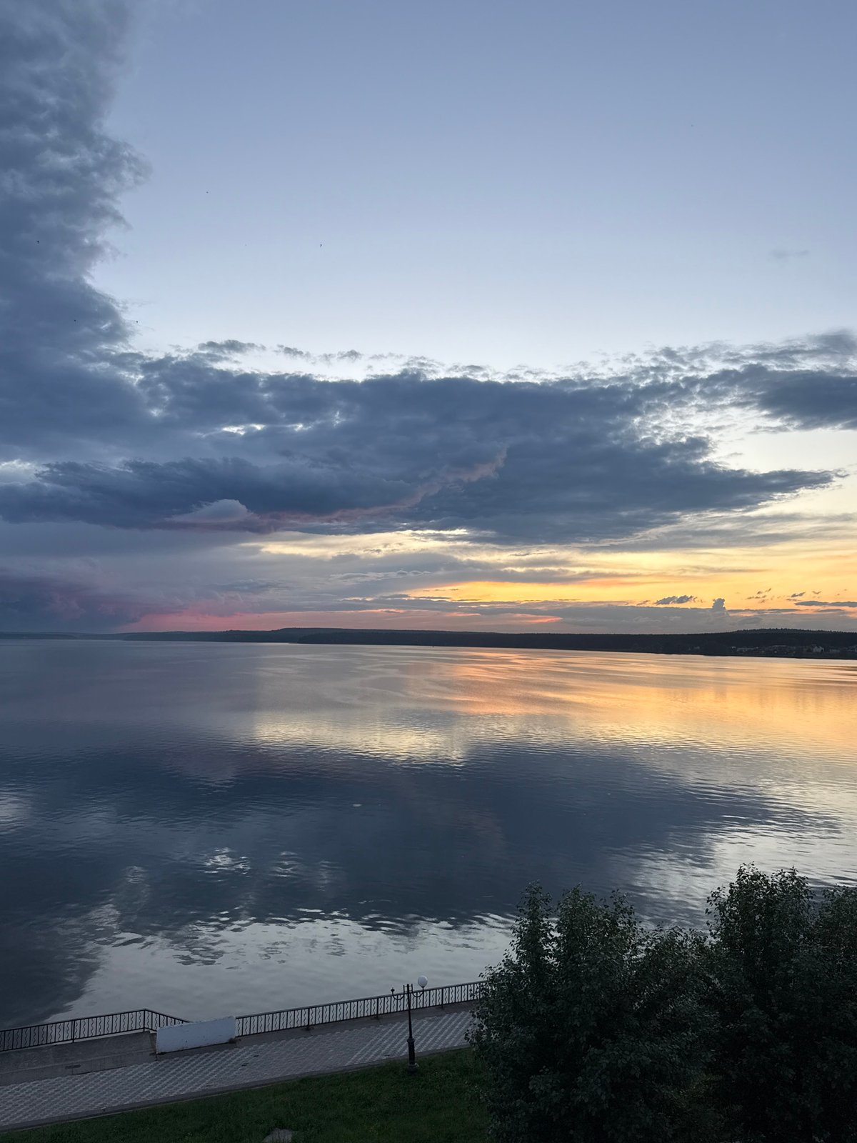 Sunset over Votkinsk Reservoir, birds and clouds in full color