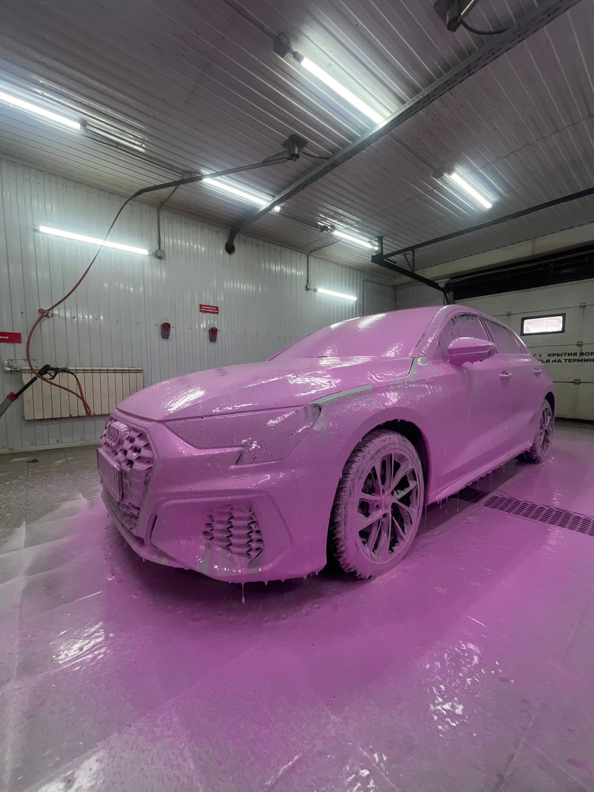 Car wash operation documented in Krasnoyarsk, Russia