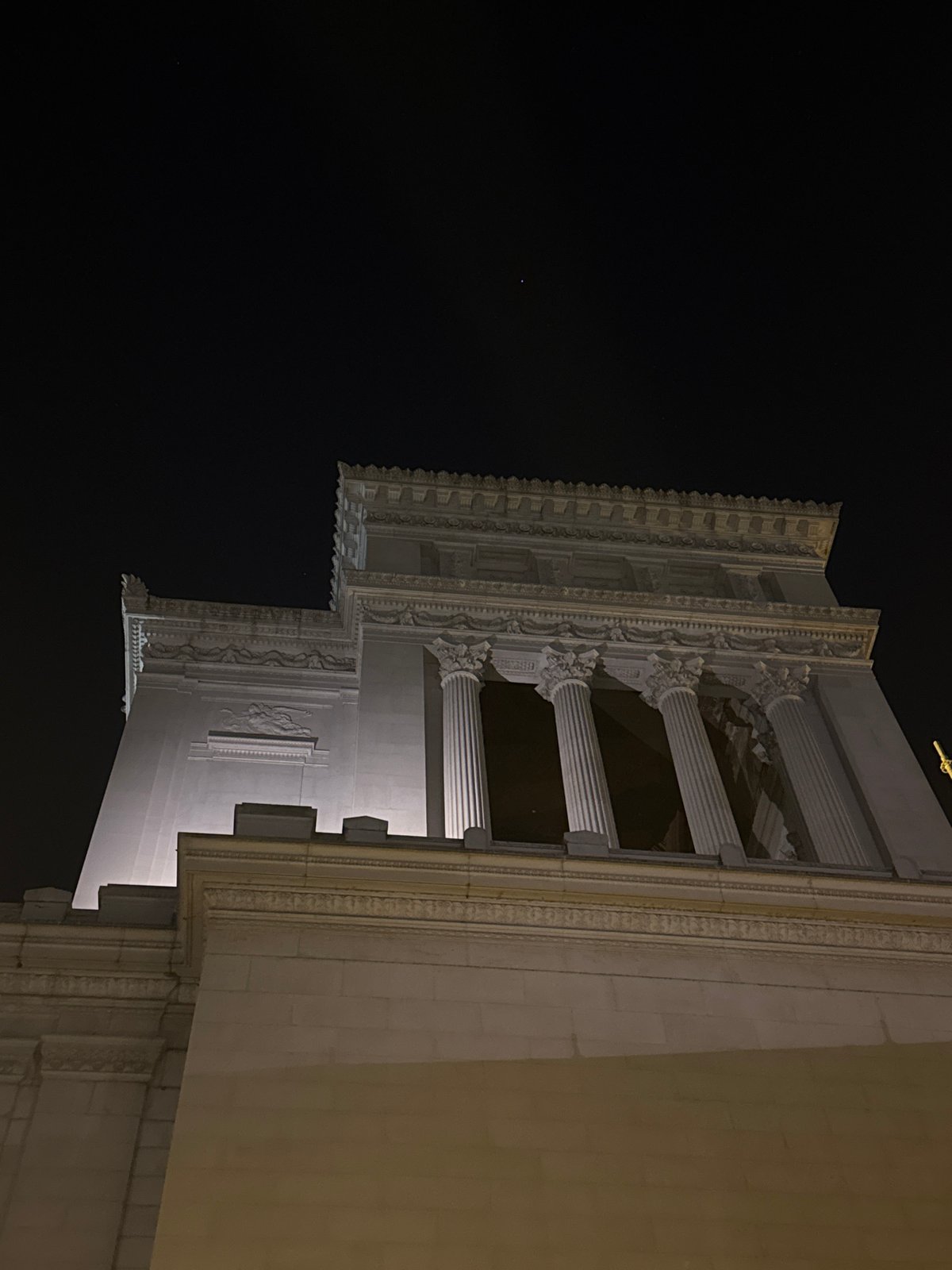 Nighttime views captured of illuminated Vittoriano monument in Rome