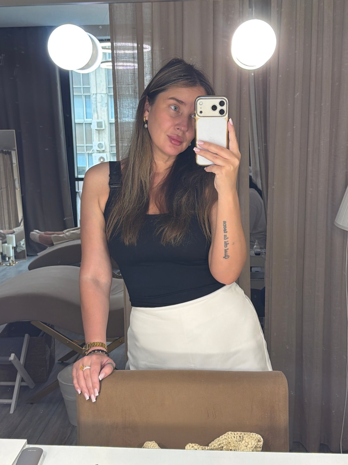Woman documents morning routine across Moscow in hour-long photo sequence