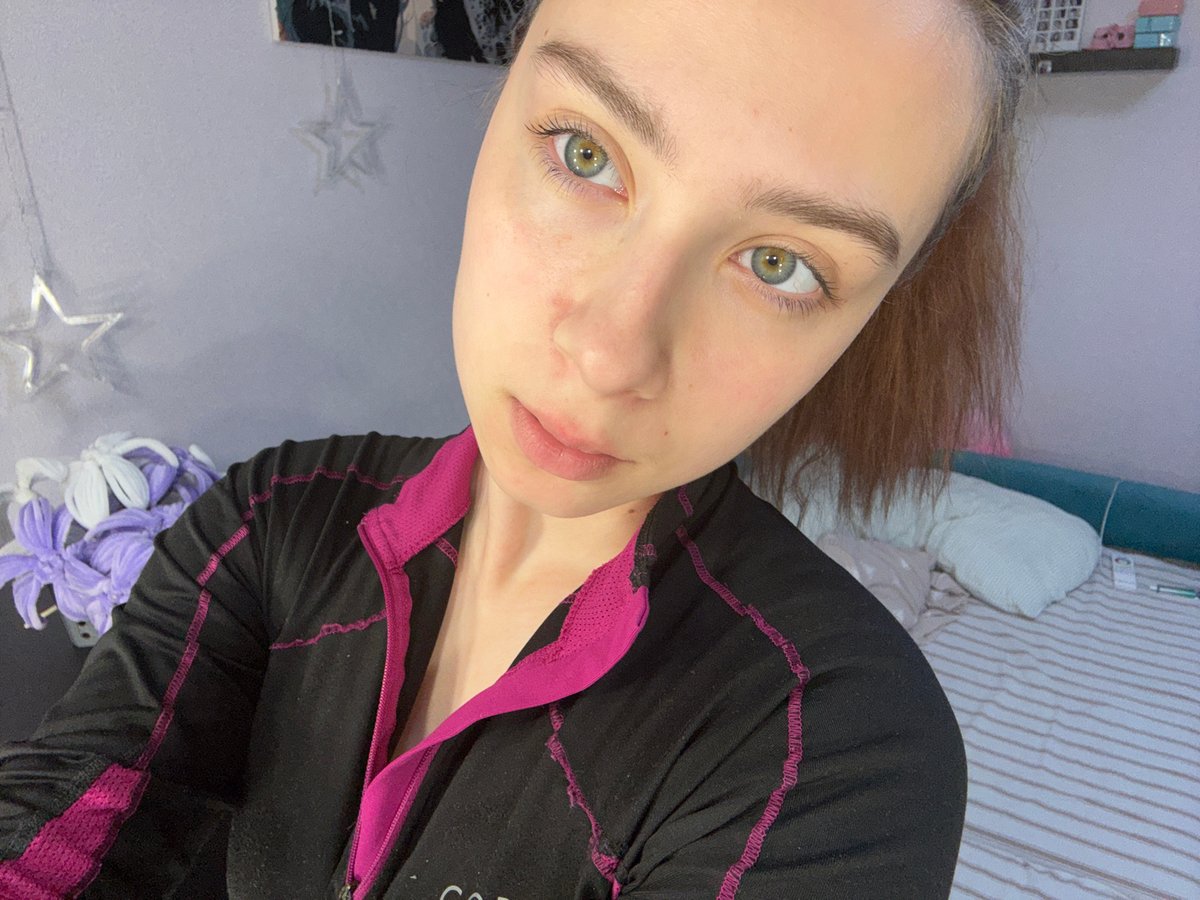 Woman documents nighttime routine in selfies, Прикамский Russia