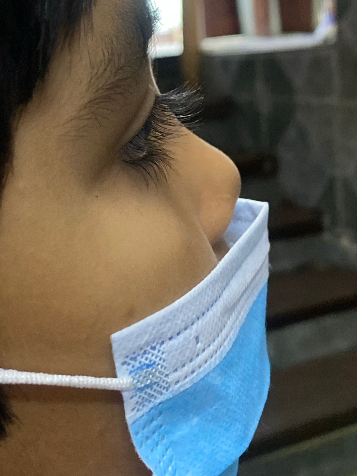 Person in surgical mask observed indoors in Arica, Chile