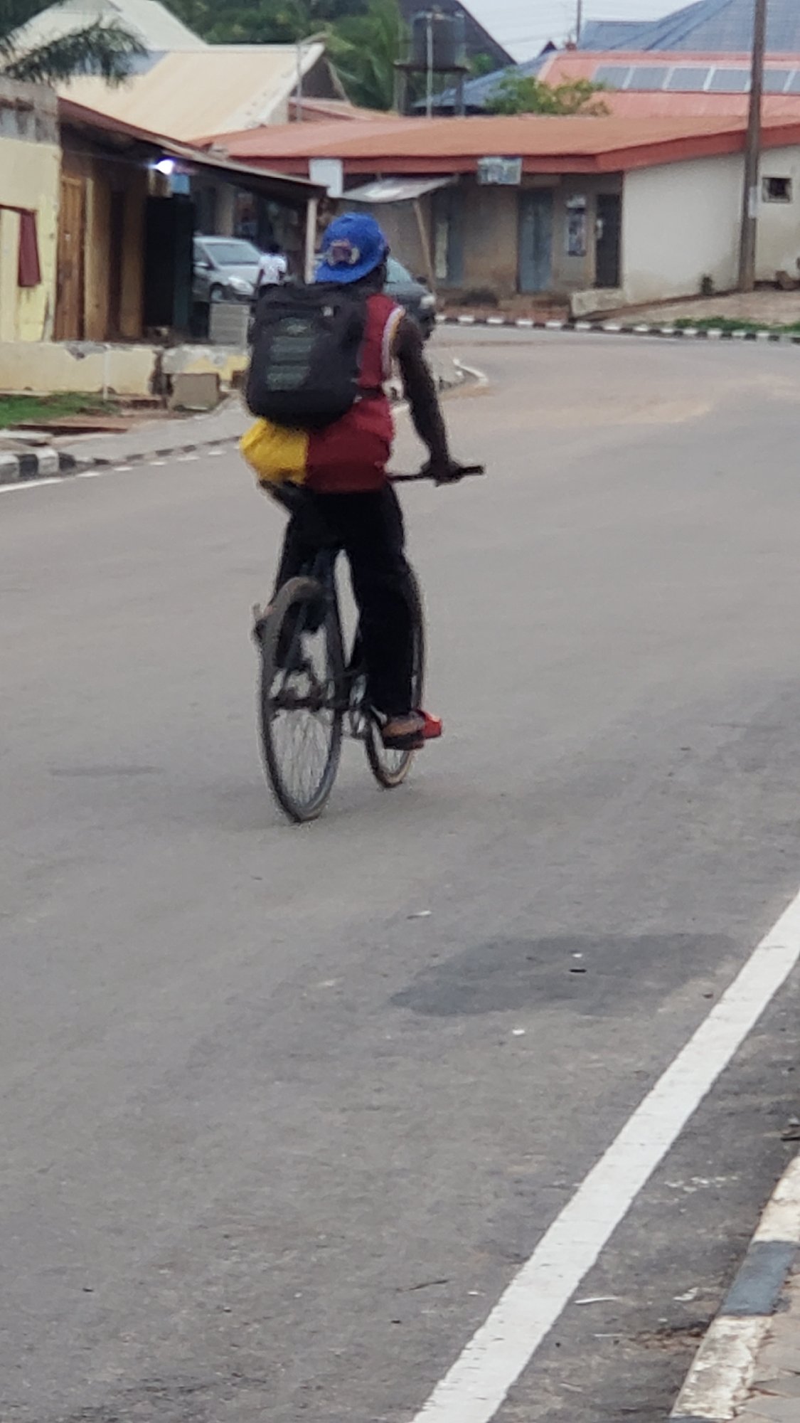 Ordinary street life documented in Narayi, Nigeria neighborhood