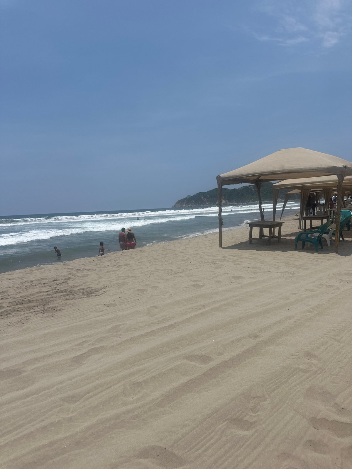 Tourist documents typical beach day activities in Acapulco