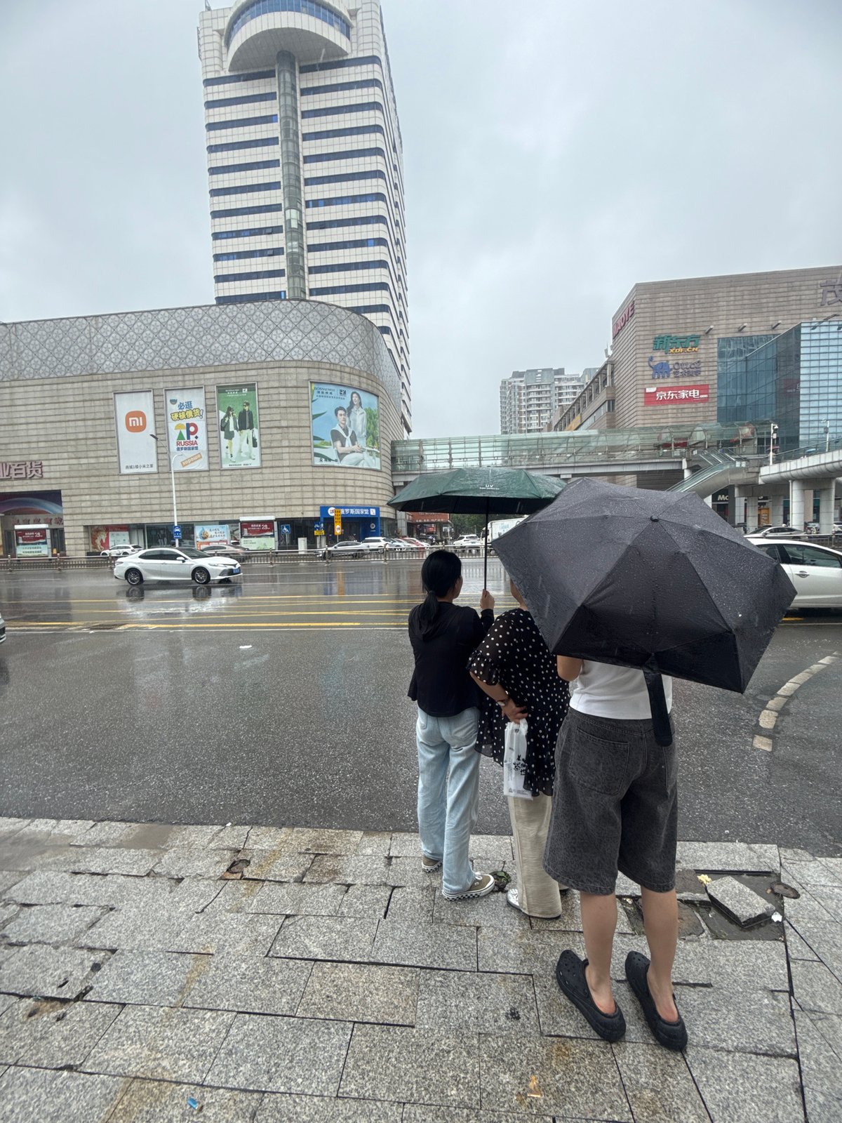 Rainy morning street scenes and selfies in Qinhuangdao