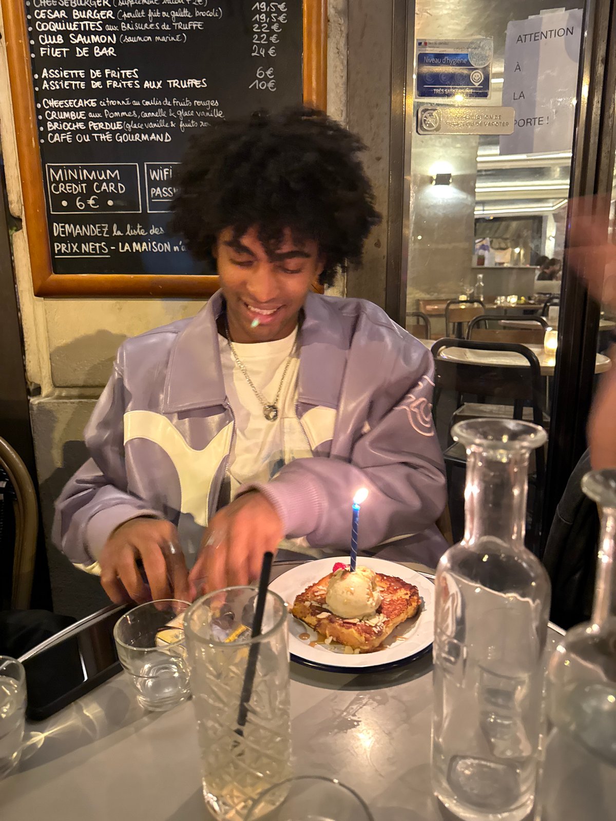 Birthday celebration at Paris restaurant captured by witnesses