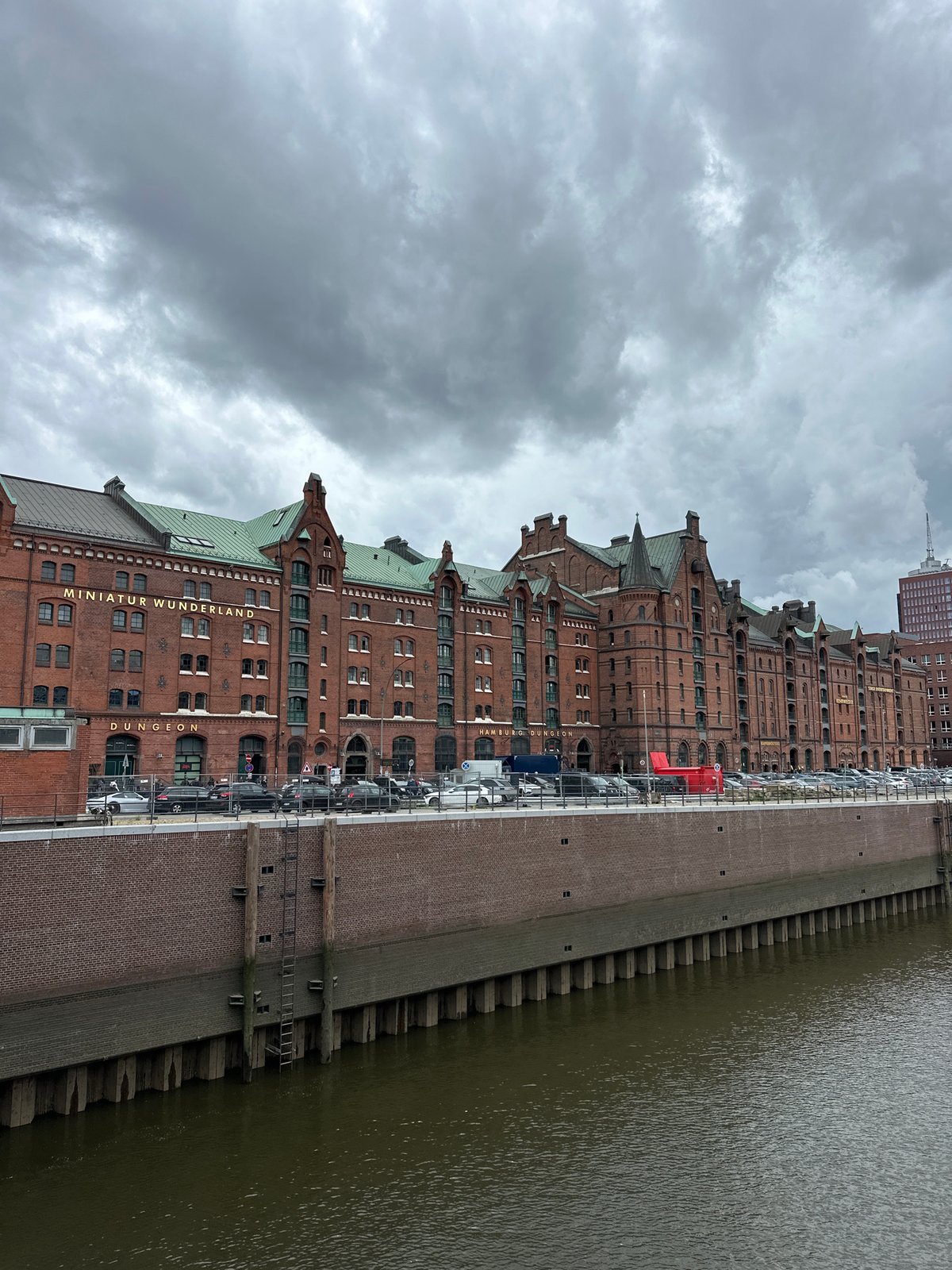 Tourist documents hour-long Hamburg walking tour through historic districts