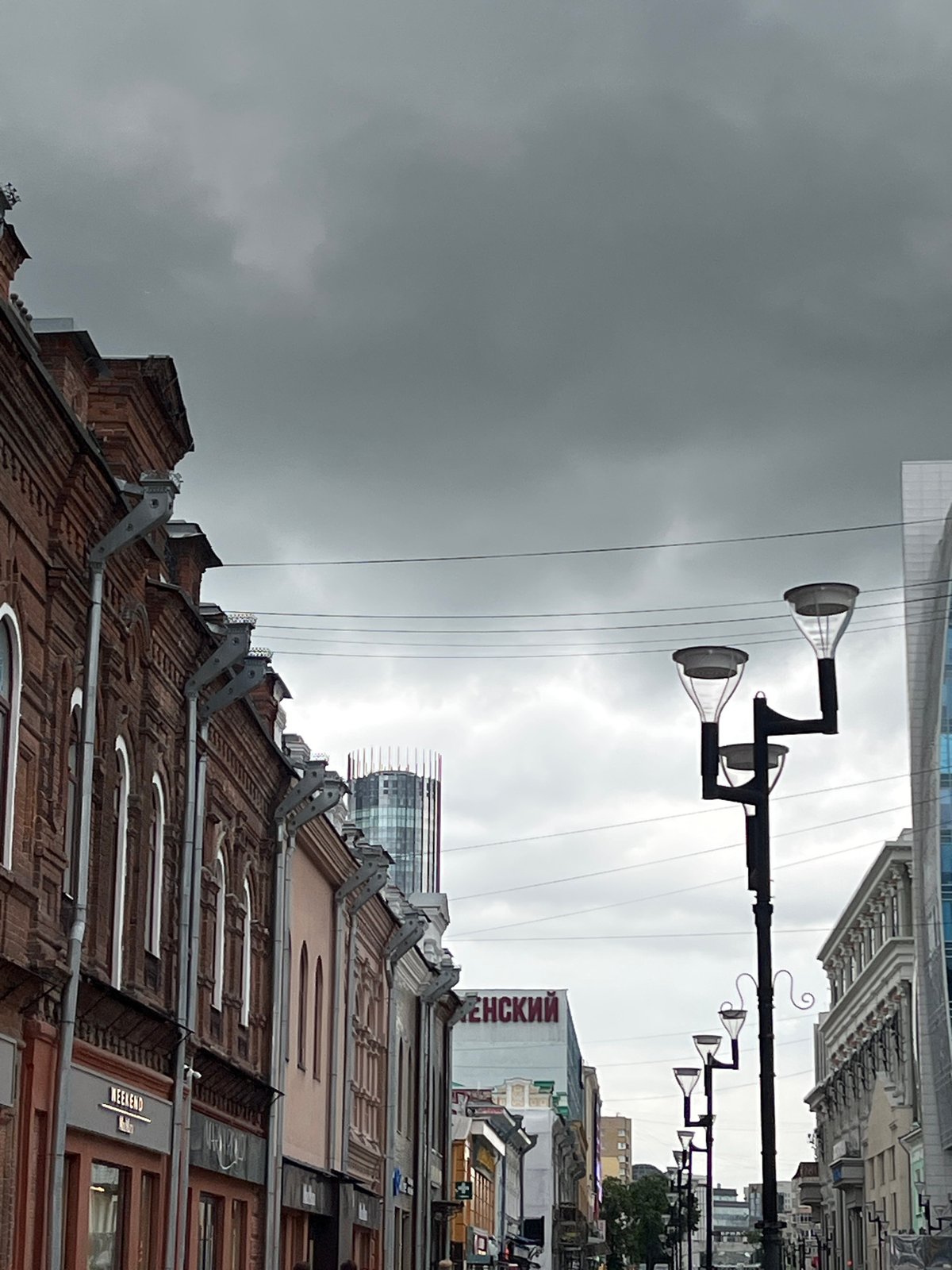 Witness documents 40-minute walking tour of Yekaterinburg street scenes