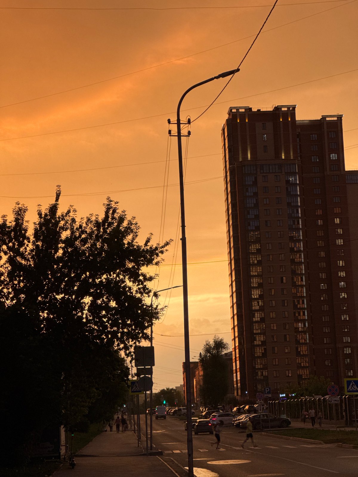 Evening street life documented across Novosibirsk during sunset
