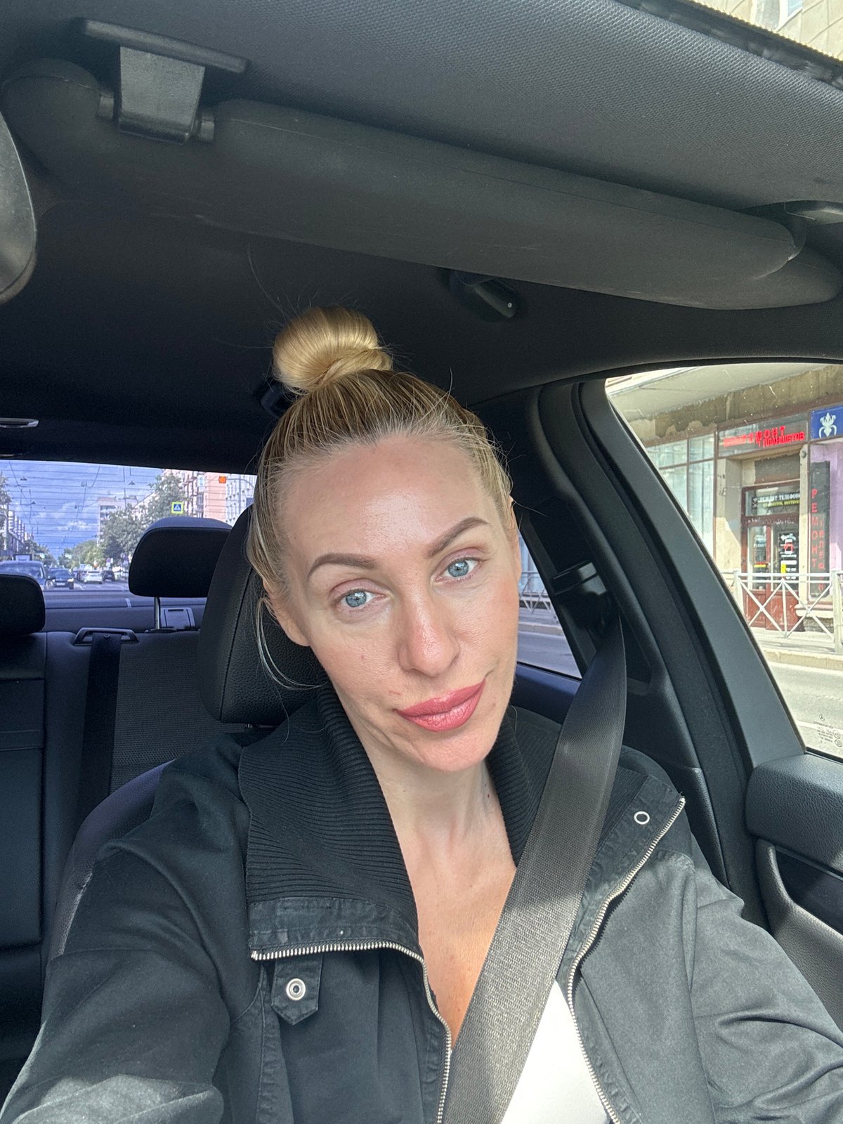 Car selfies and a café lunch in Saint Petersburg