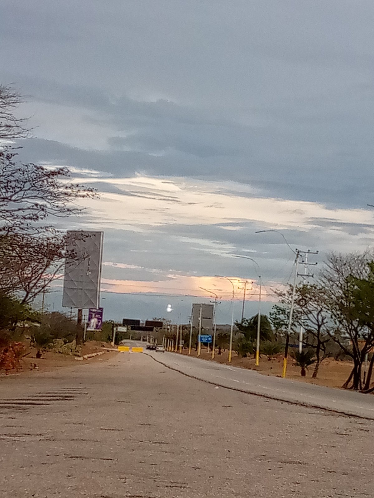 Venezuelan towns documented: cats, roads, cloudy evening skies