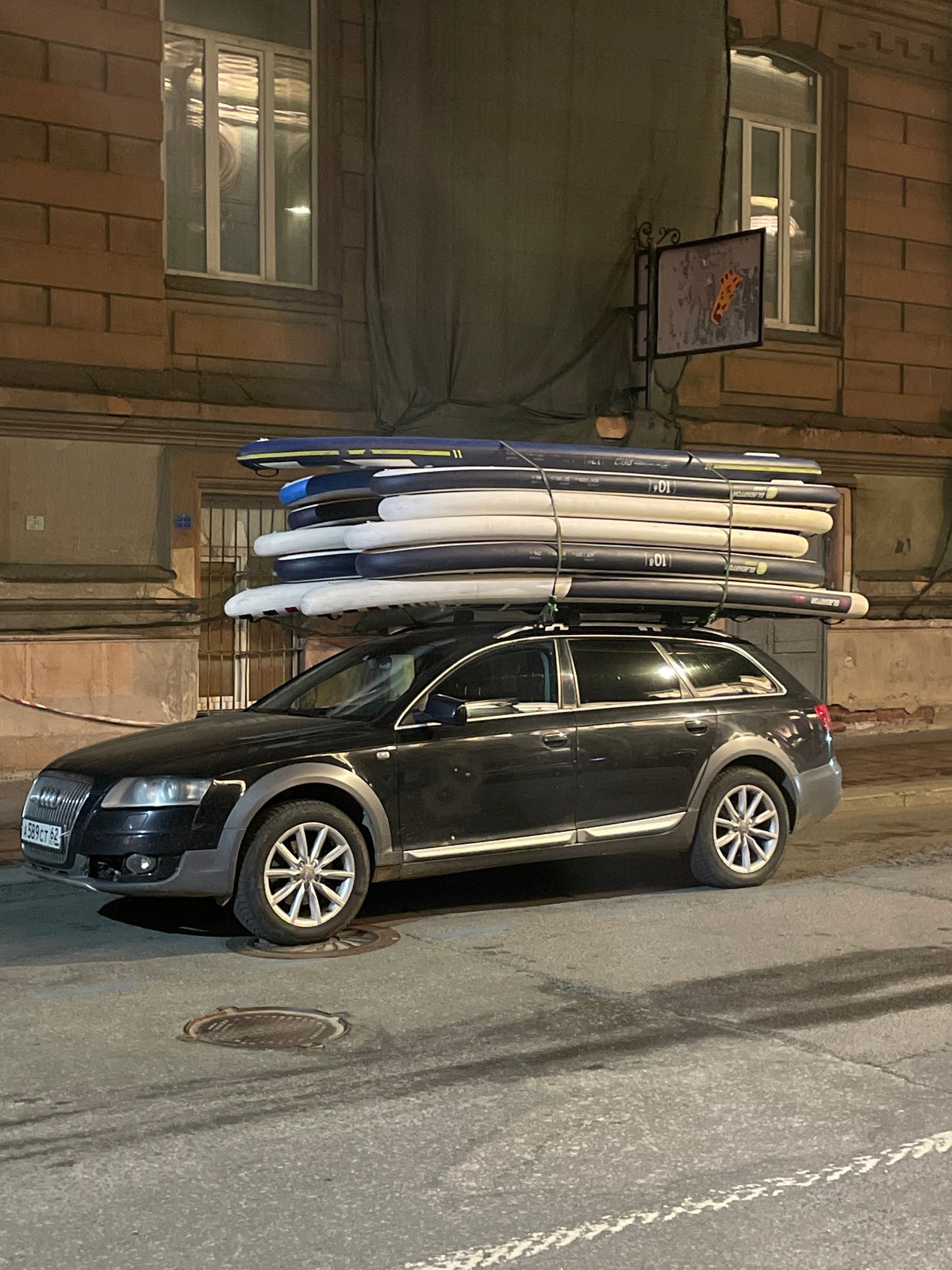 Car loaded with paddleboards spotted in Saint Petersburg