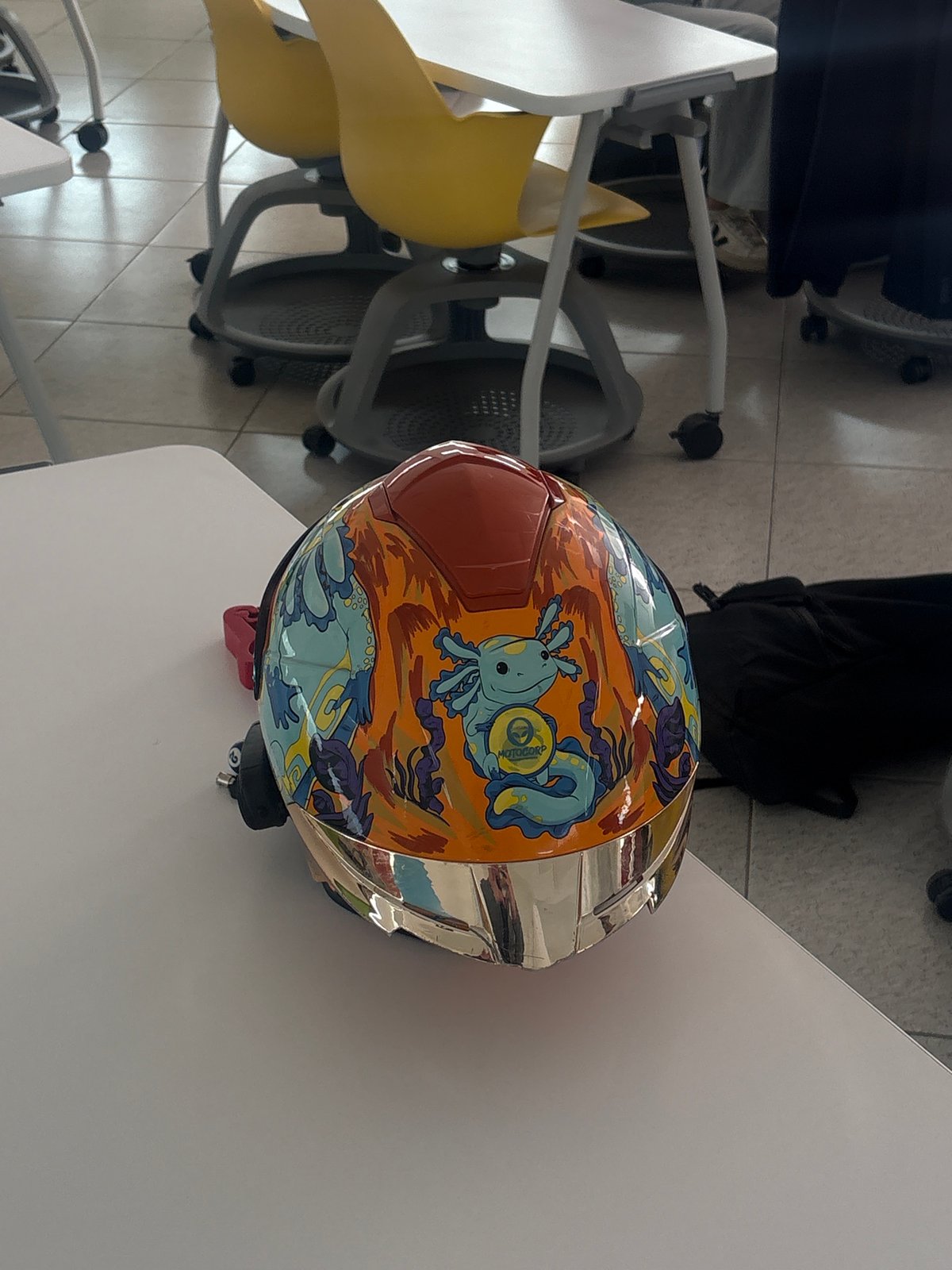 Evening scenes captured across Puebla: helmet, classroom, streetscape