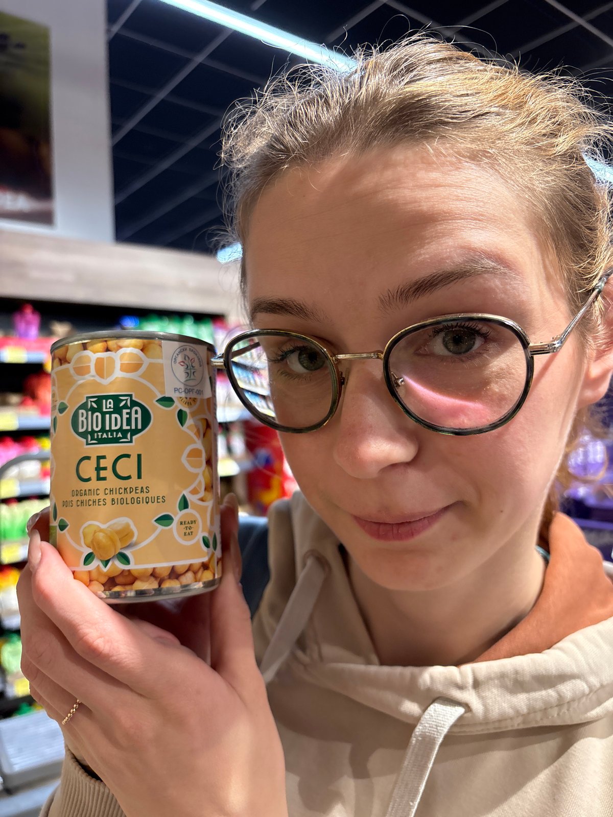Woman shops for organic chickpeas, children's books in Kragujevac