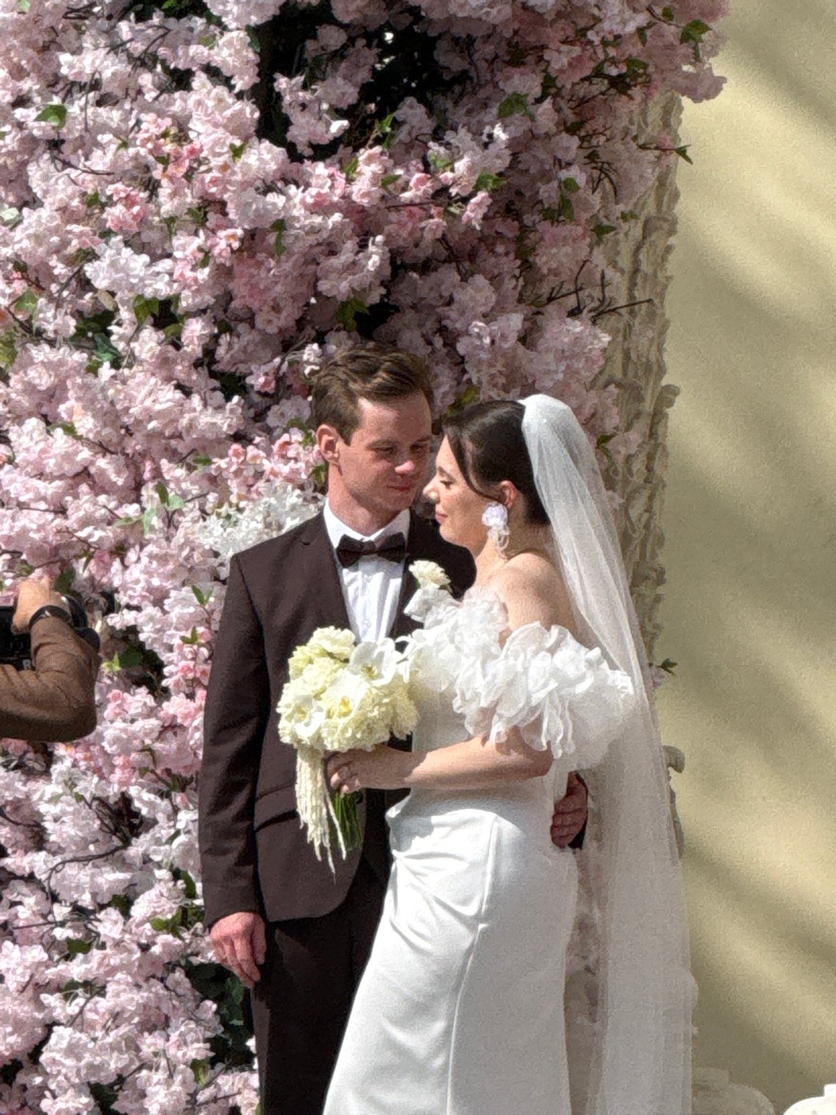Wedding shoot and park life at a Moscow estate, midsummer