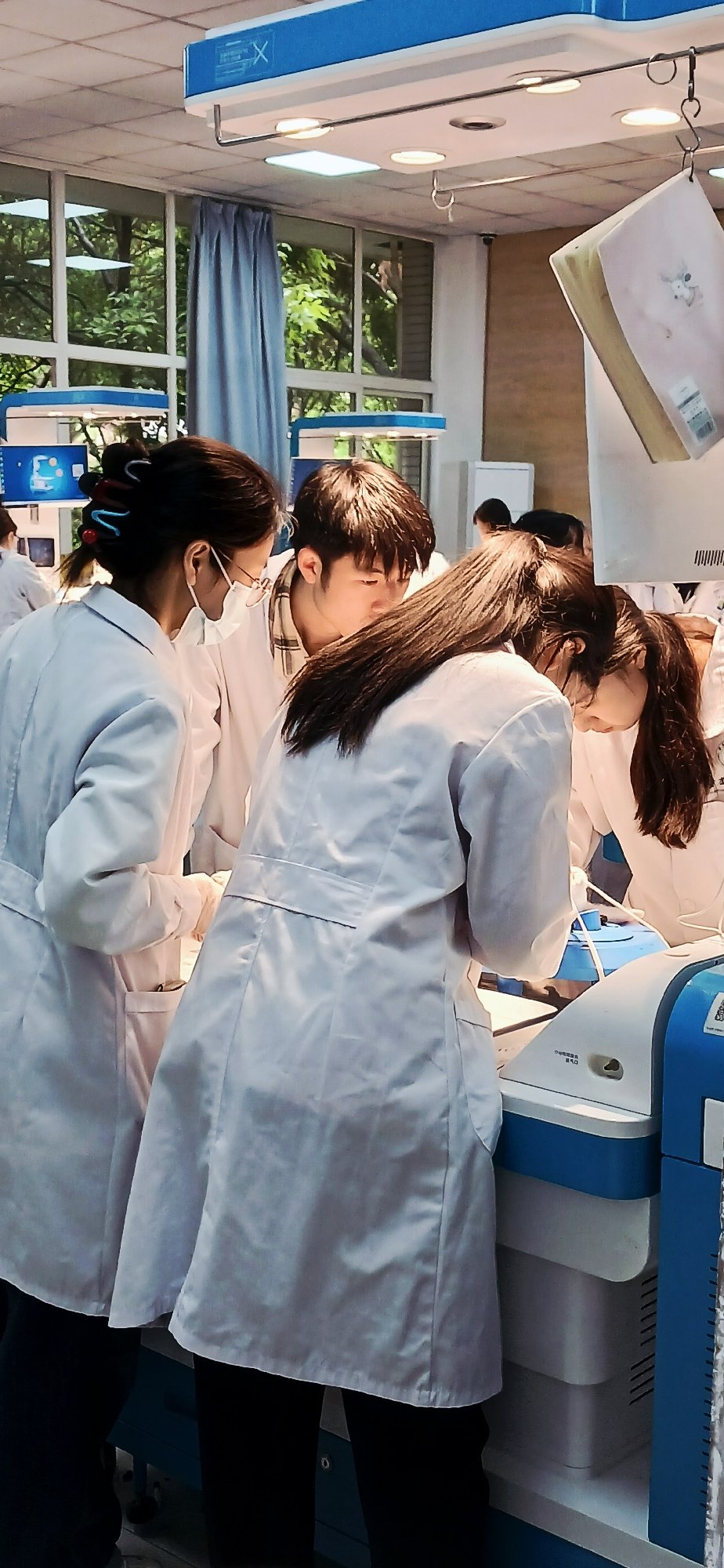 Young people gathered in Chongqing tech zone facility