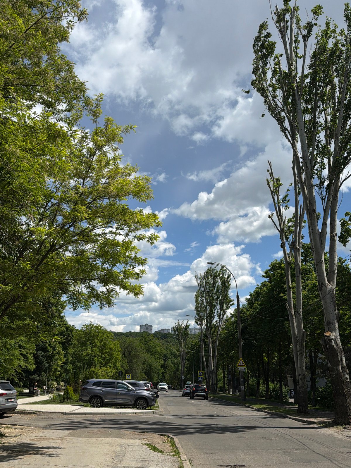 Morning street life documented across Chișinău neighborhoods