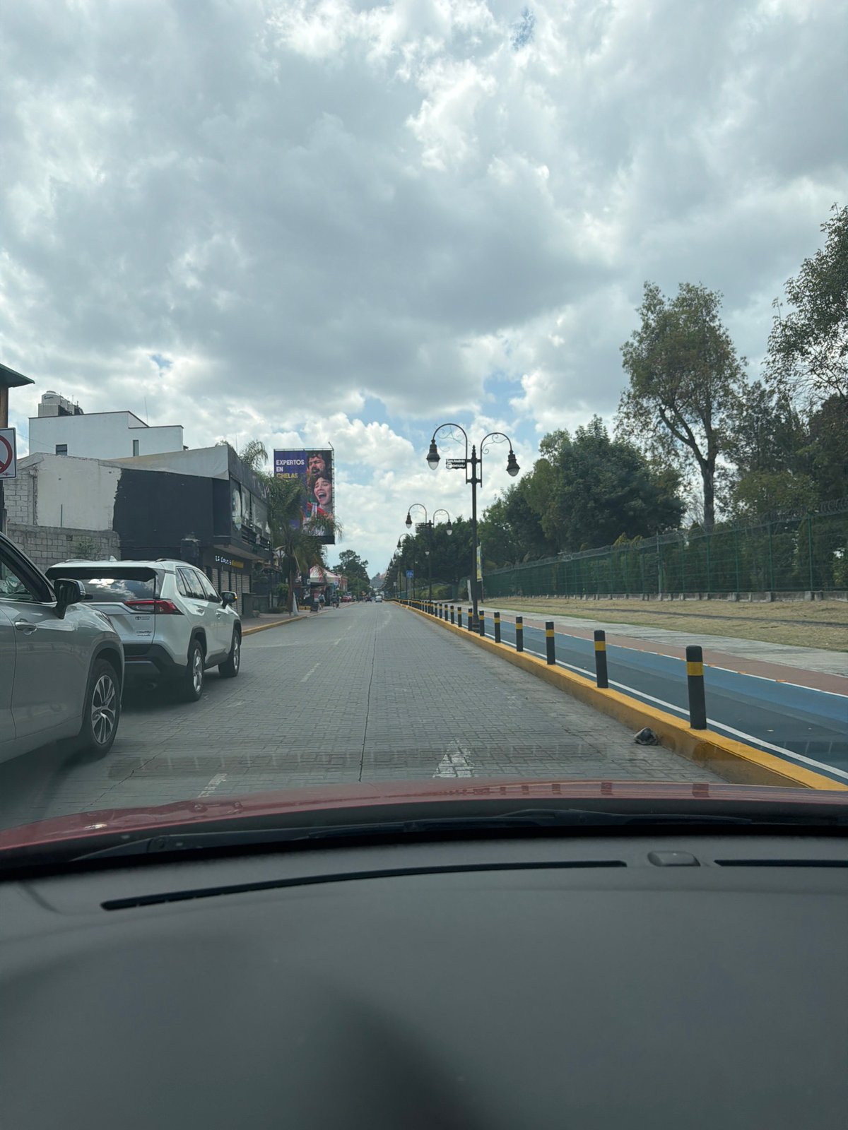 Evening scenes captured in San Andrés Cholula show traffic, dining