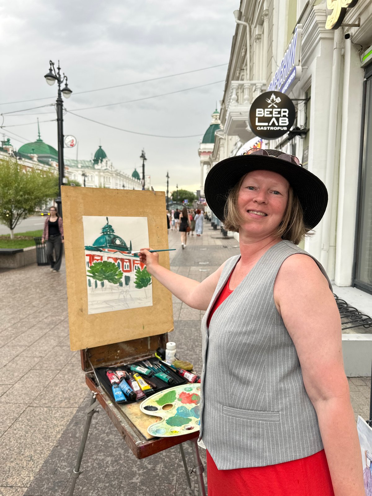 Street art, sculptures, and quirky shop windows in central Omsk