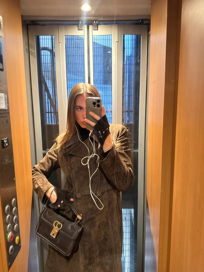 Person documents brief Paris outing with selfies and cityscapes