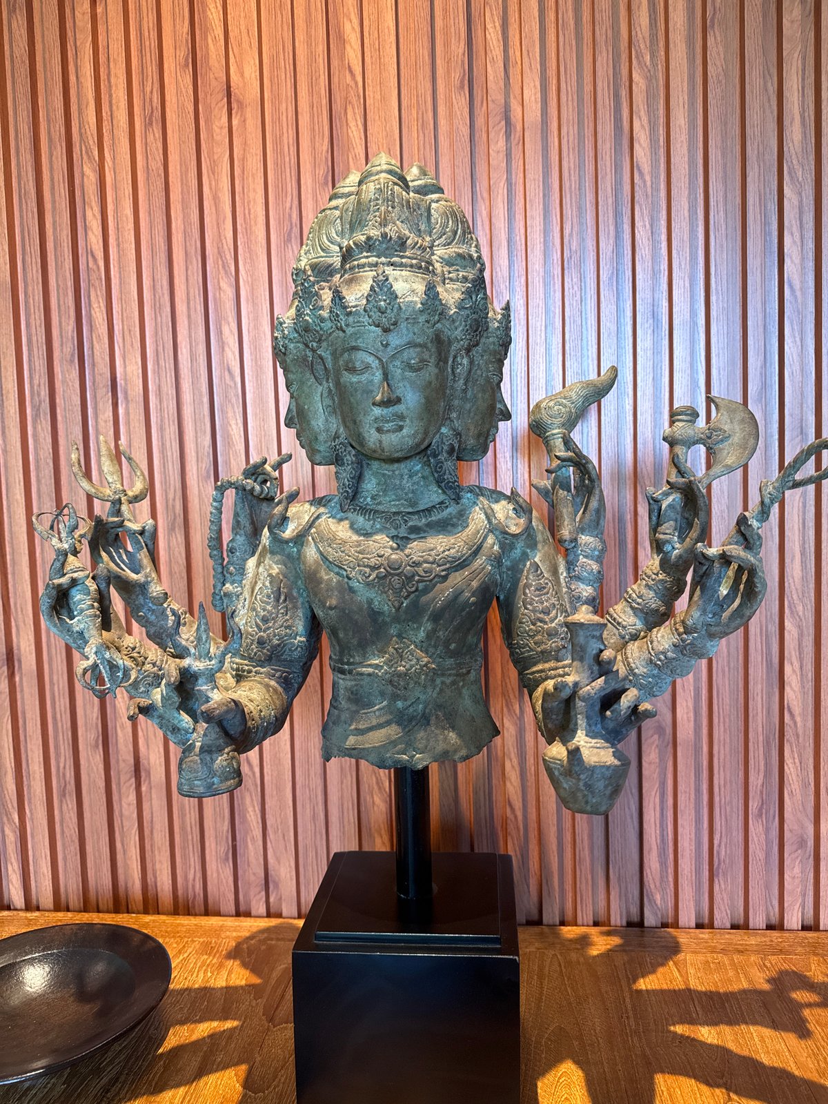 Cultural artifacts and tea demonstration observed in Ubud