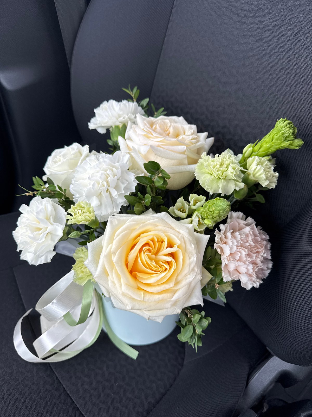 Fresh flower bouquet spotted on car seat in Izhevsk