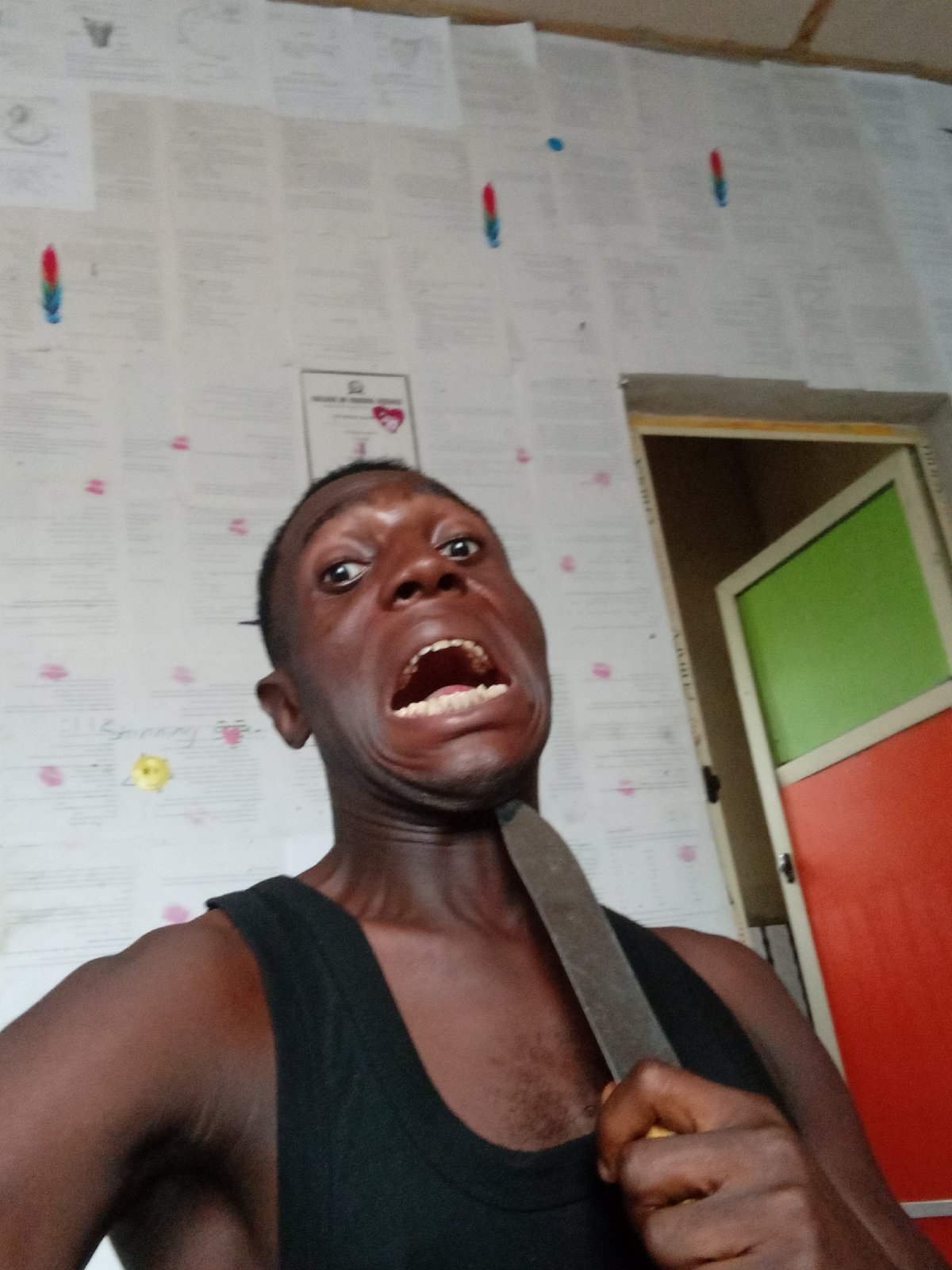 Man photographed with kitchen knives, household items in Akwete