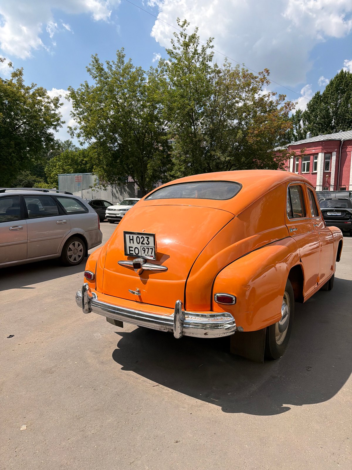 Vintage GAZ-M20 Pobeda spotted parked in Moscow residential lot