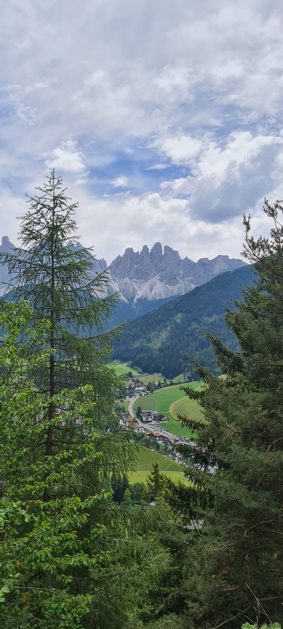 Morning stroll and Dolomite views above St. Magdalena village