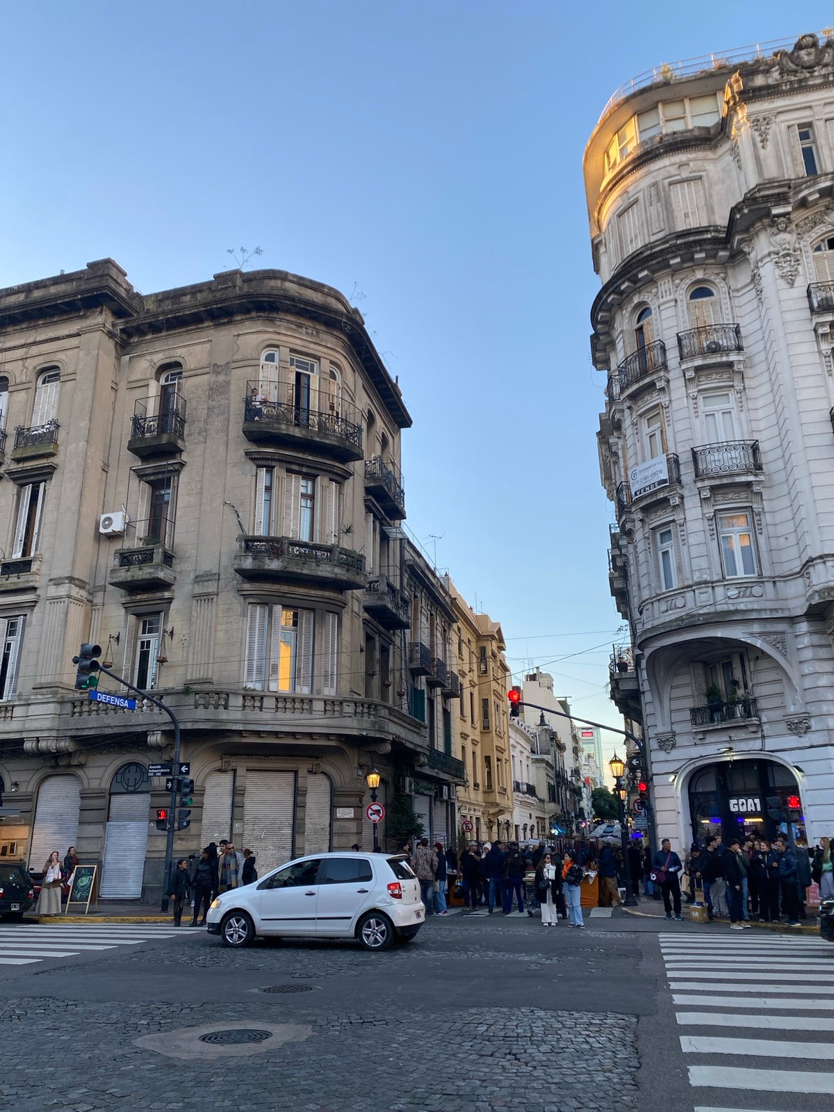 Buenos Aires street scenes captured: crosswalks, architecture, chalk art