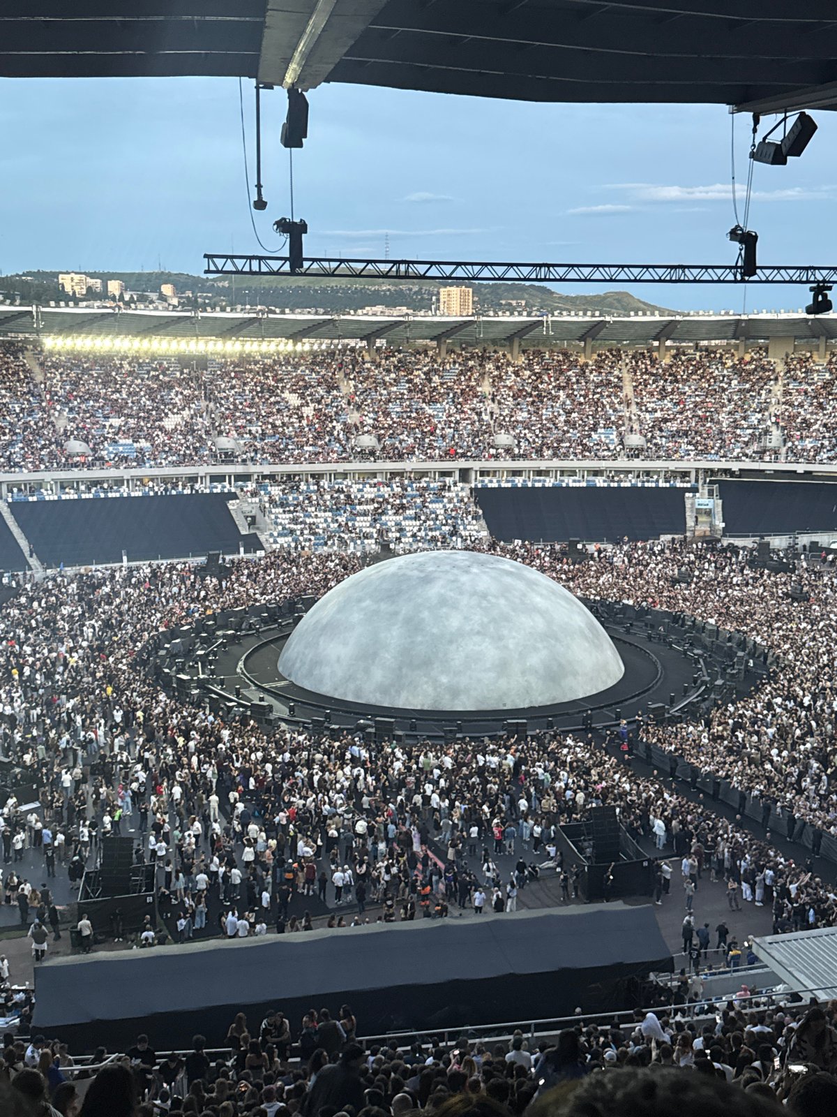 Major concert draws large crowd to Tbilisi stadium