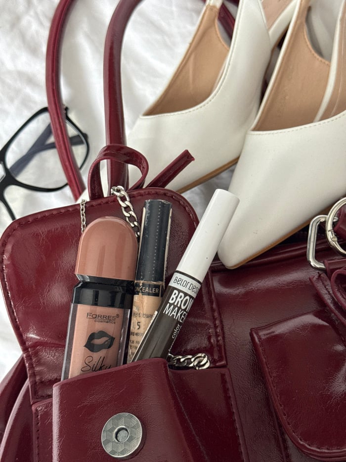 Personal moments documented in Krasnodar residence, fashion accessories featured