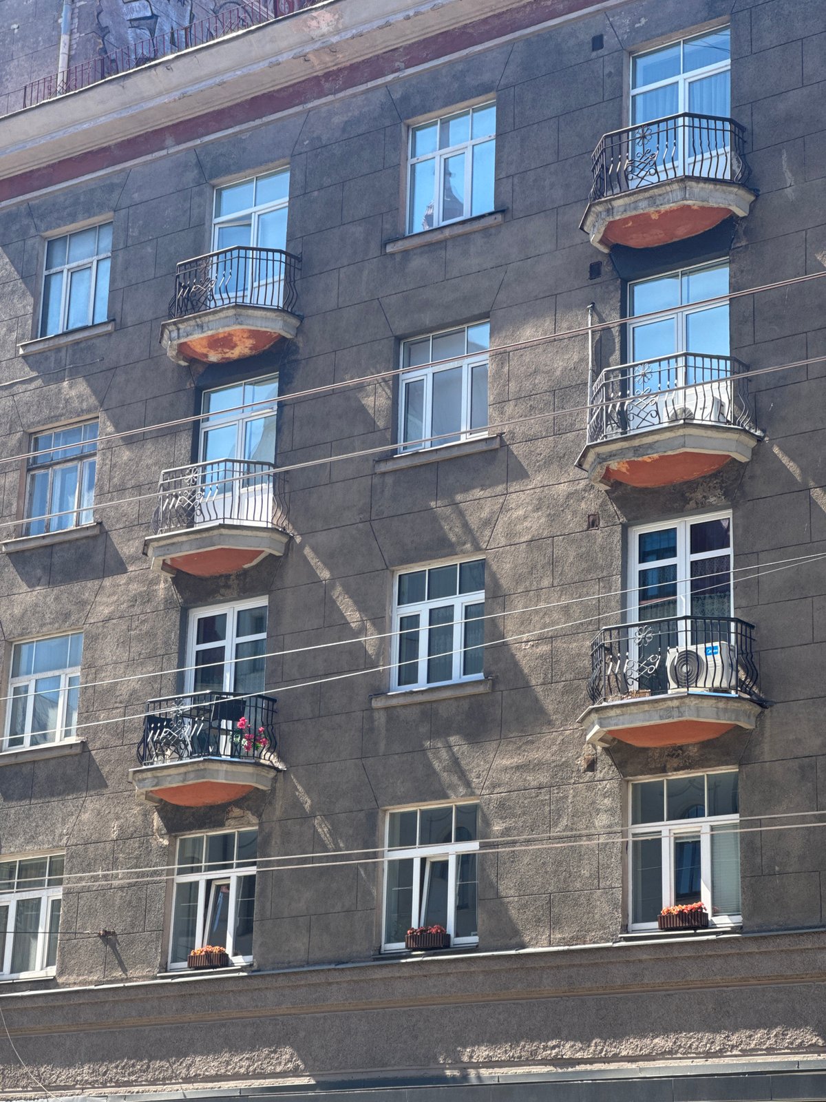 Close-up tour of Riga's ornate Art Nouveau and classical facades