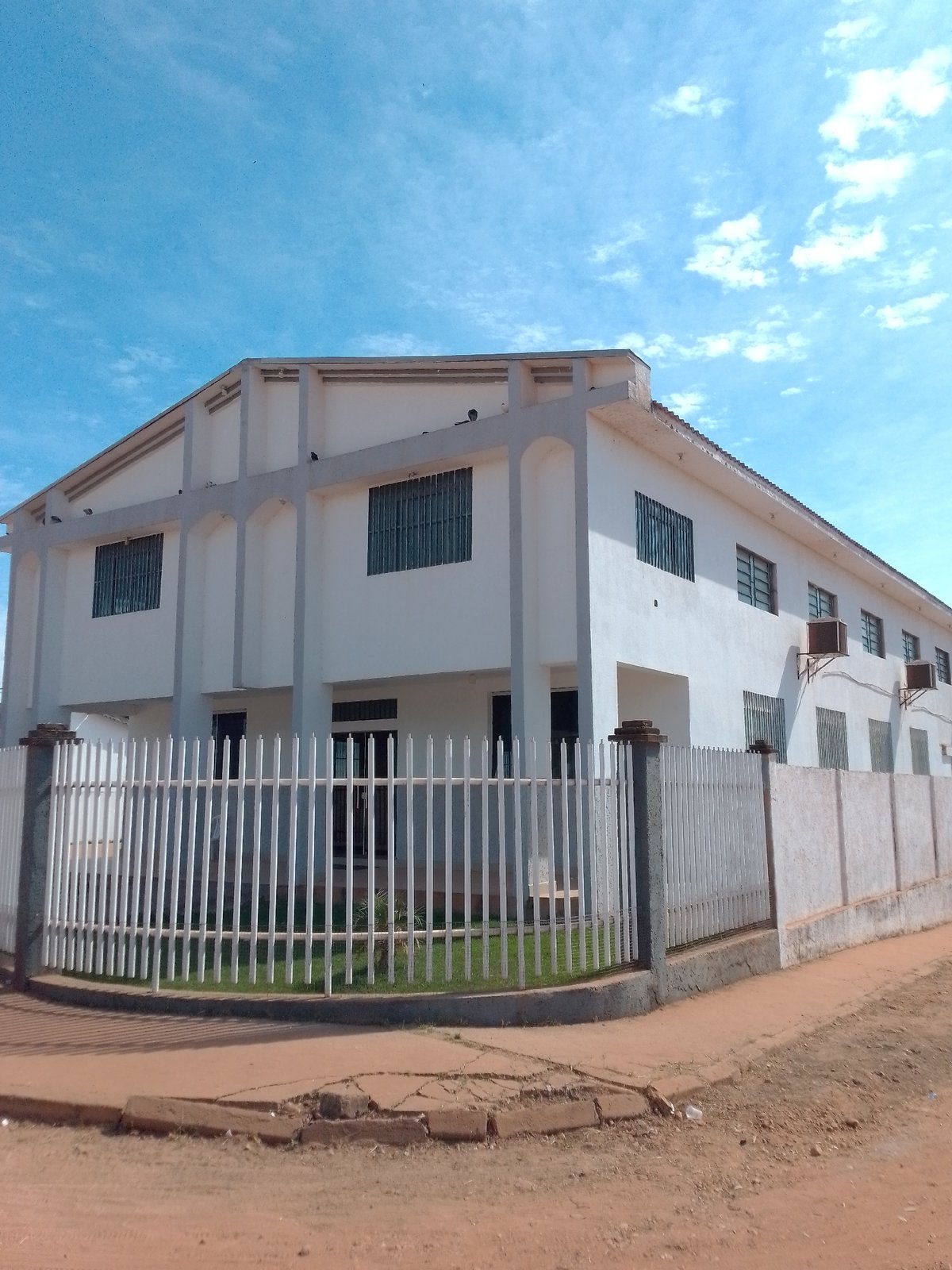 Afternoon street scenes documented across Cuiabá, Brazil