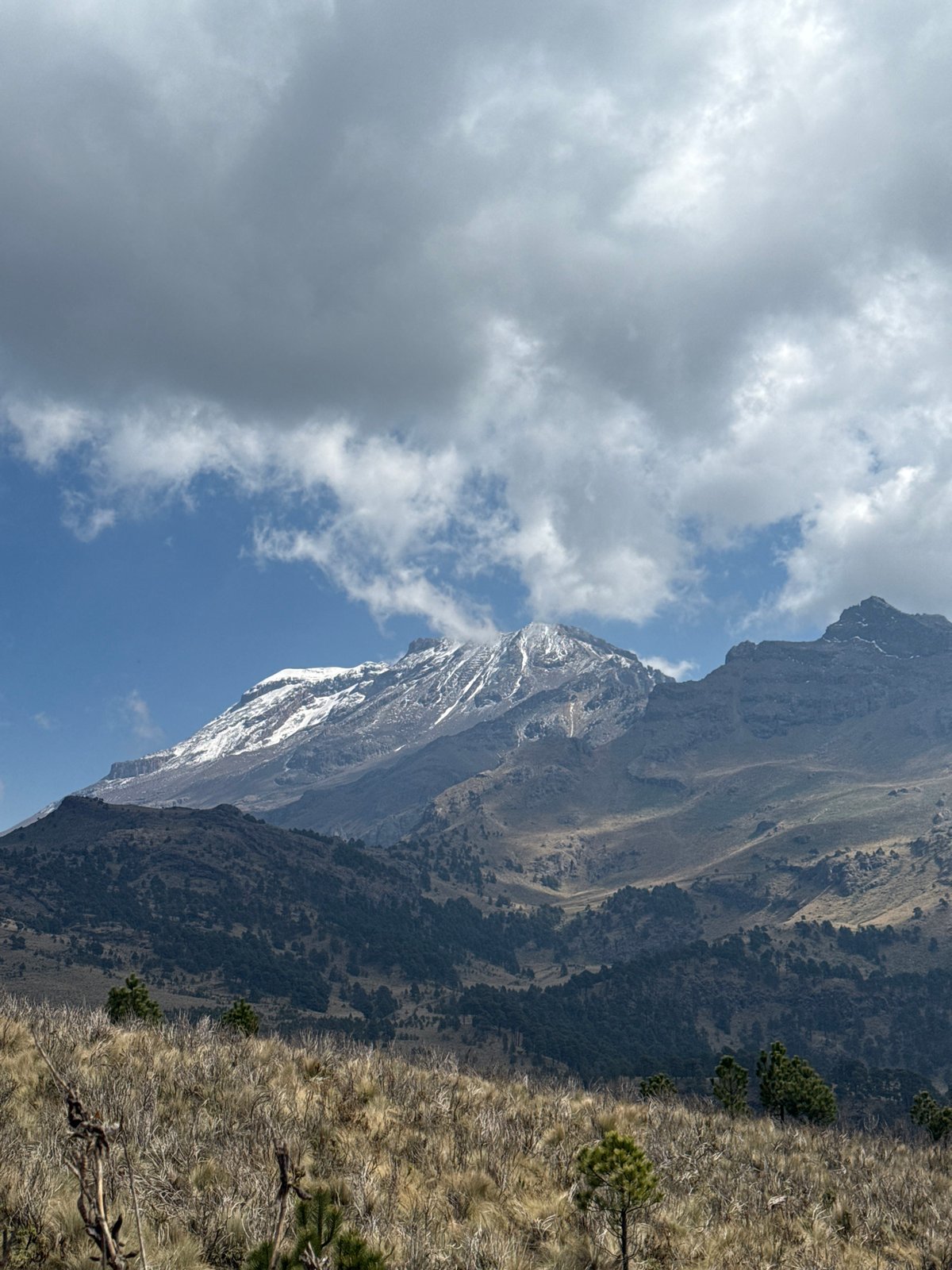 Mountain hikers document snowy peaks in Tlamacas, Mexico