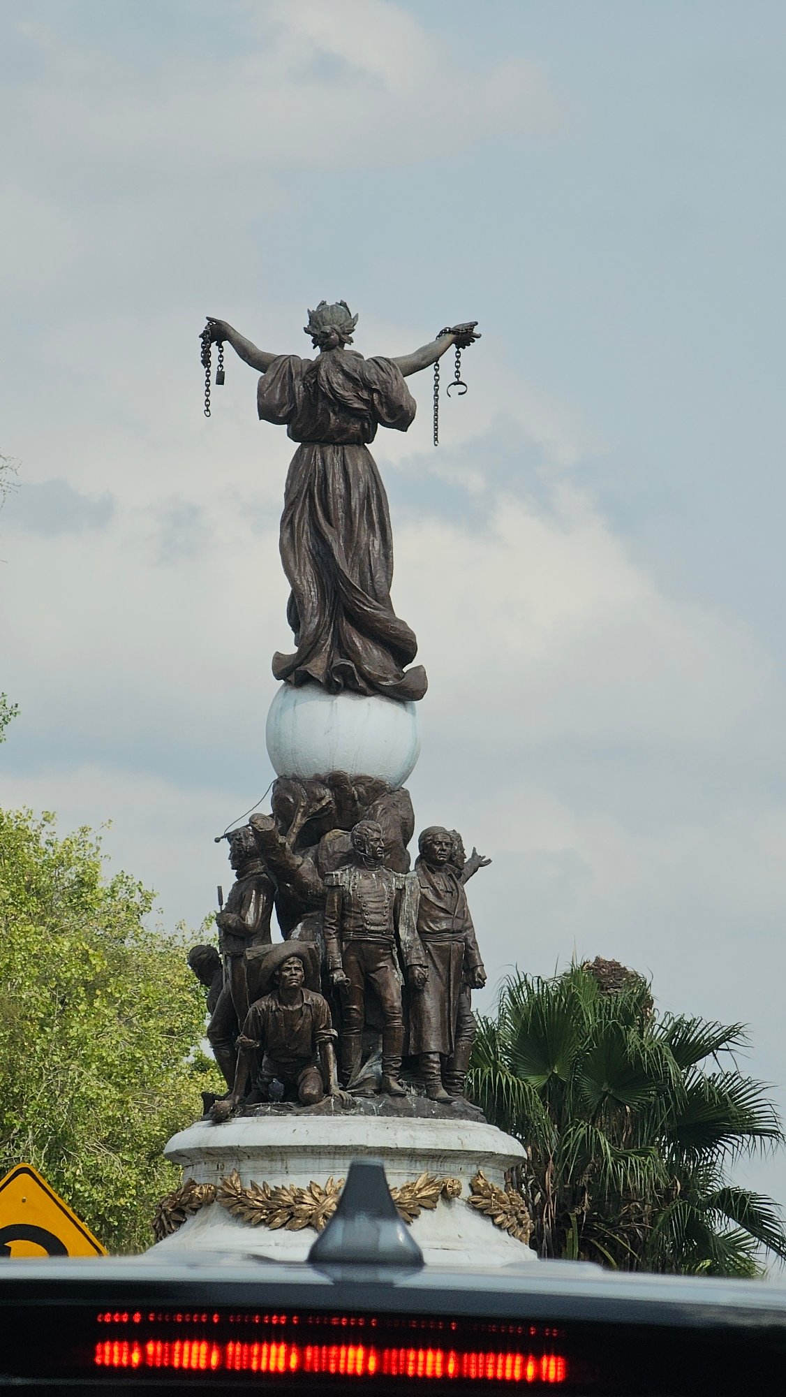 Evening street documentation captures monuments and commerce in Puebla