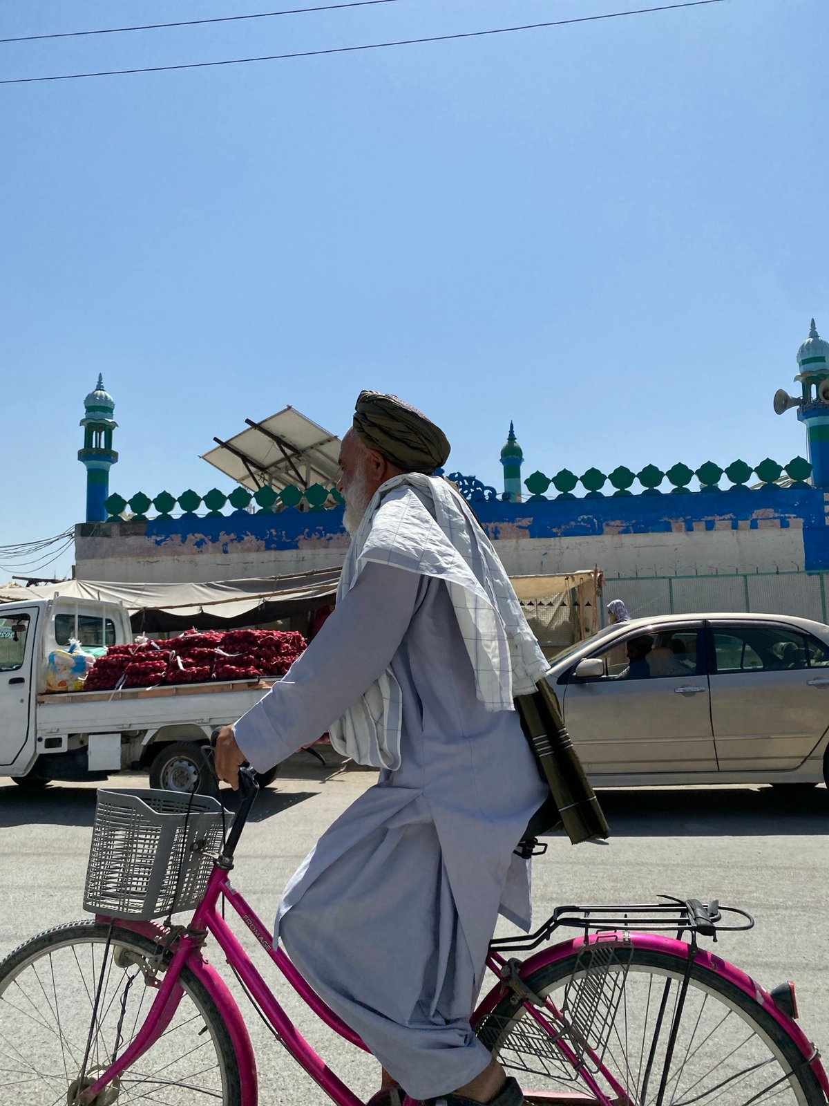 Everyday street scenes from Kandahar on a clear morning