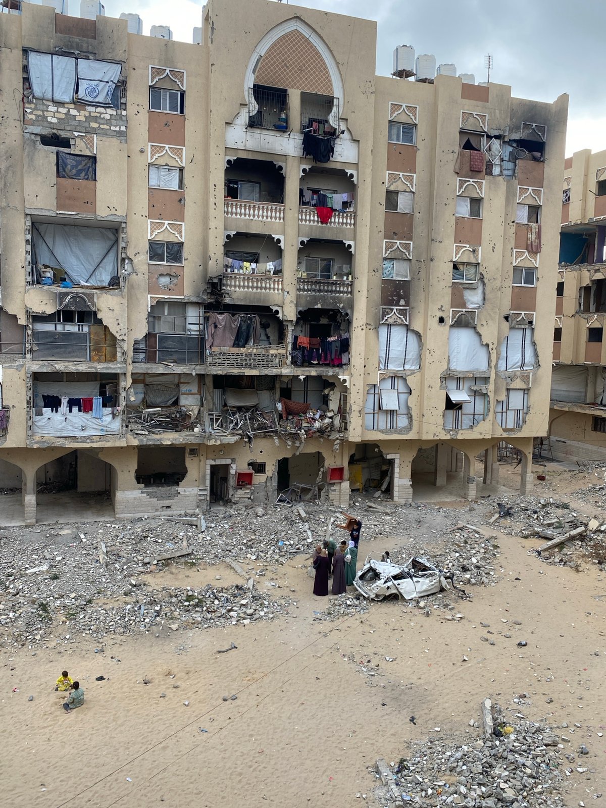Witnesses Document Building Damage and Debris in Khan Yunis
