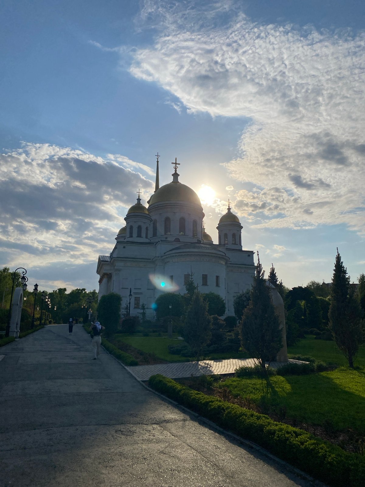 Witness documents Orthodox church tour in central Yekaterinburg