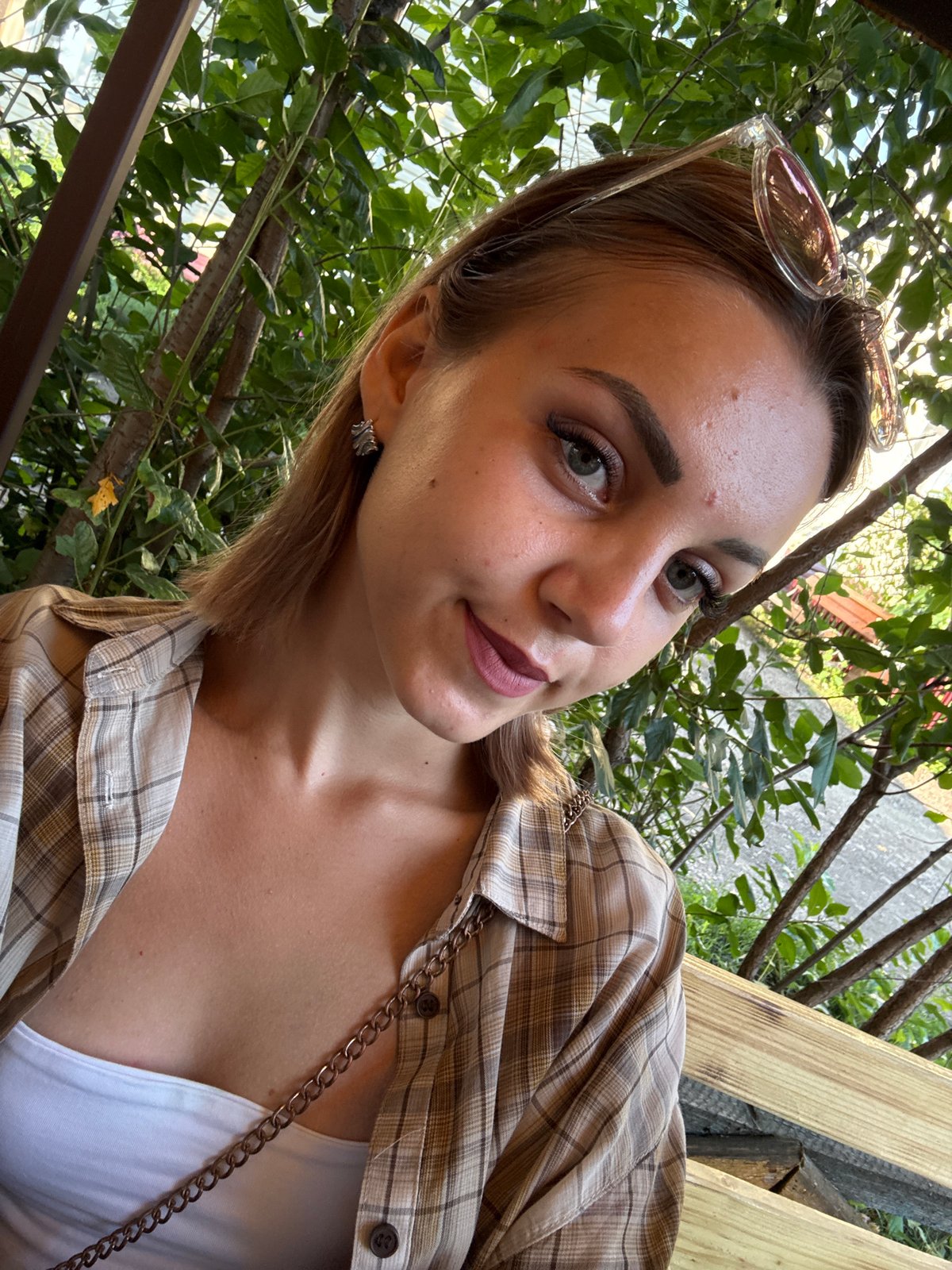 Selfie session in a Krasnogorskoye park, summer afternoon