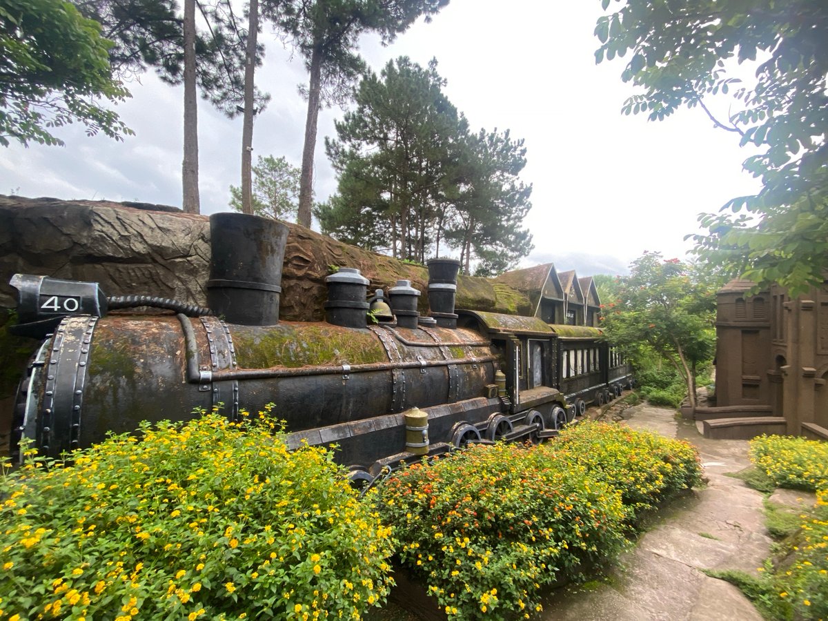 Da Lat outdoor attraction: trains, sculptures, and garden art