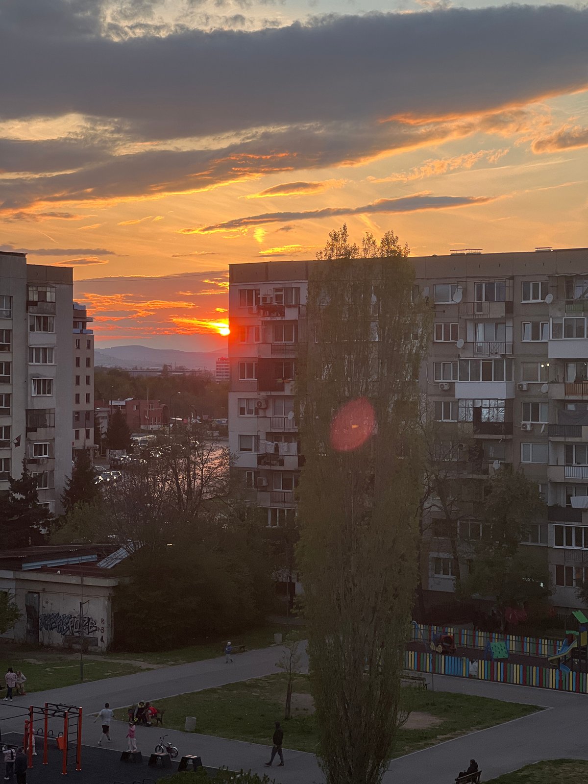 Dramatic sunset illuminates Sofia skyline, witnesses capture golden hour